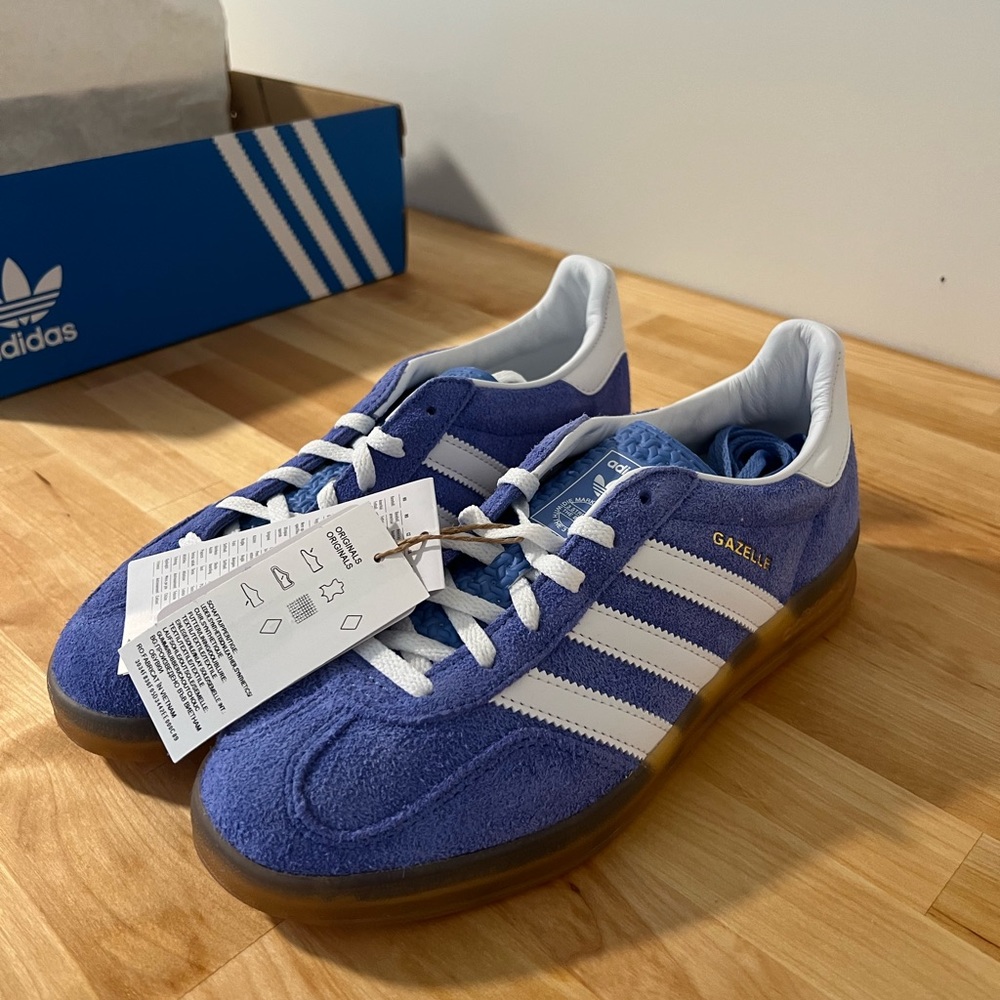 Adidas Gazelles Blue Fusion/Cloud White Women’s 8 NEW